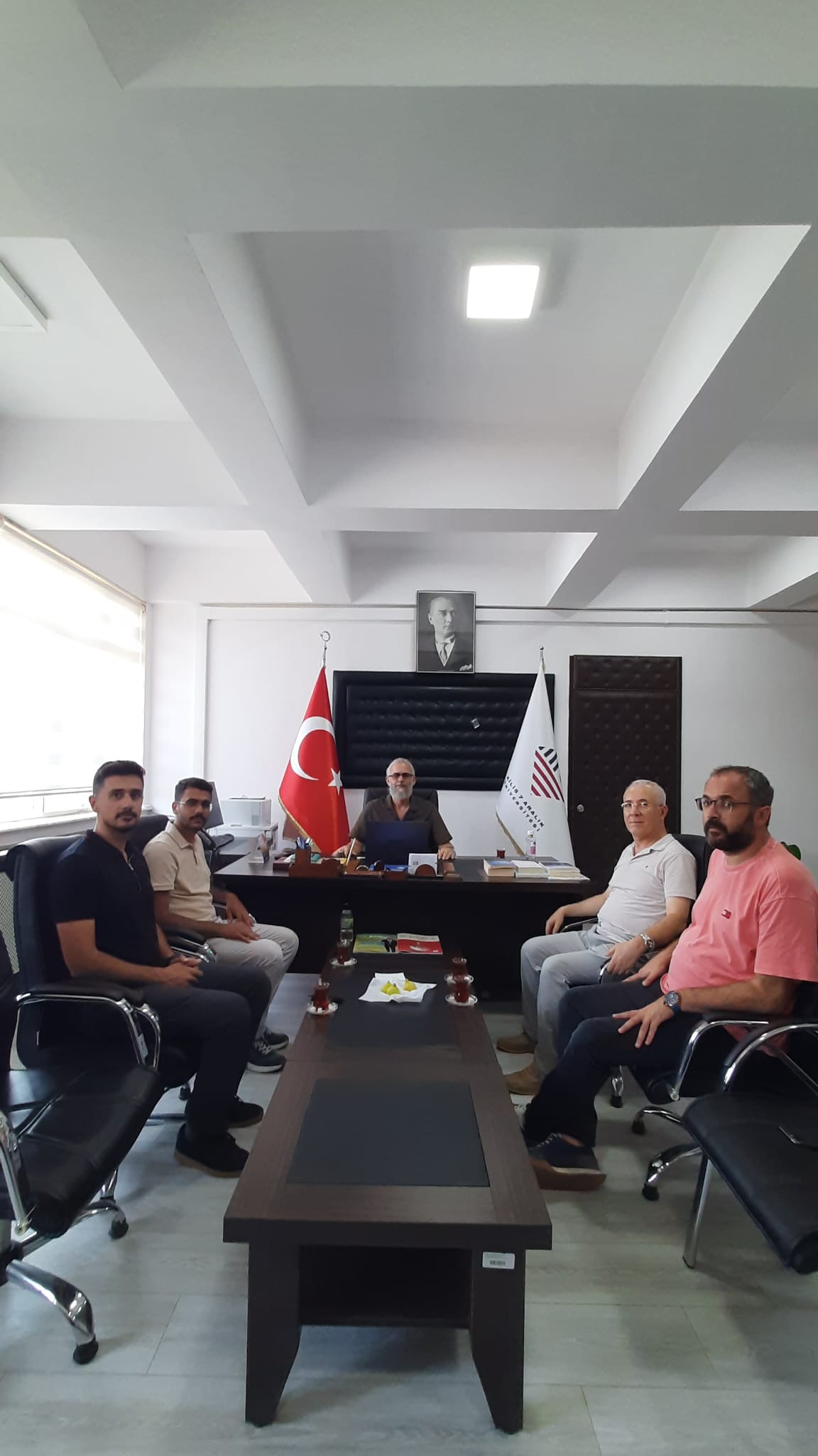 Mezunlarımızdan Dekanlığımıza Anlamlı Ziyaret